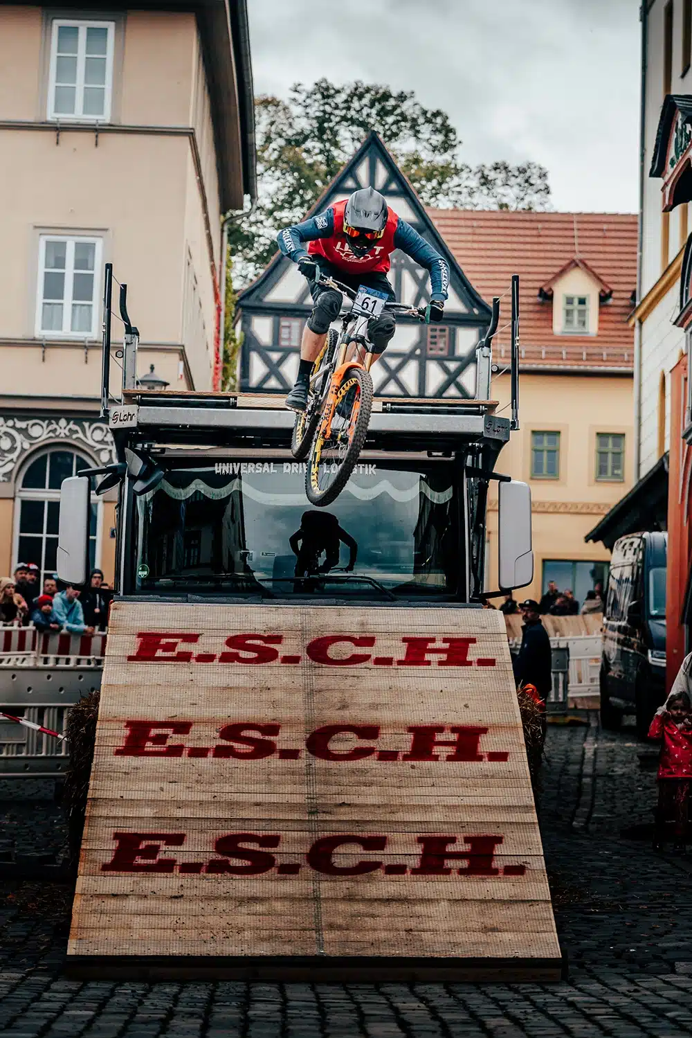 citydownhillpoessneck2025-lkw-sprung